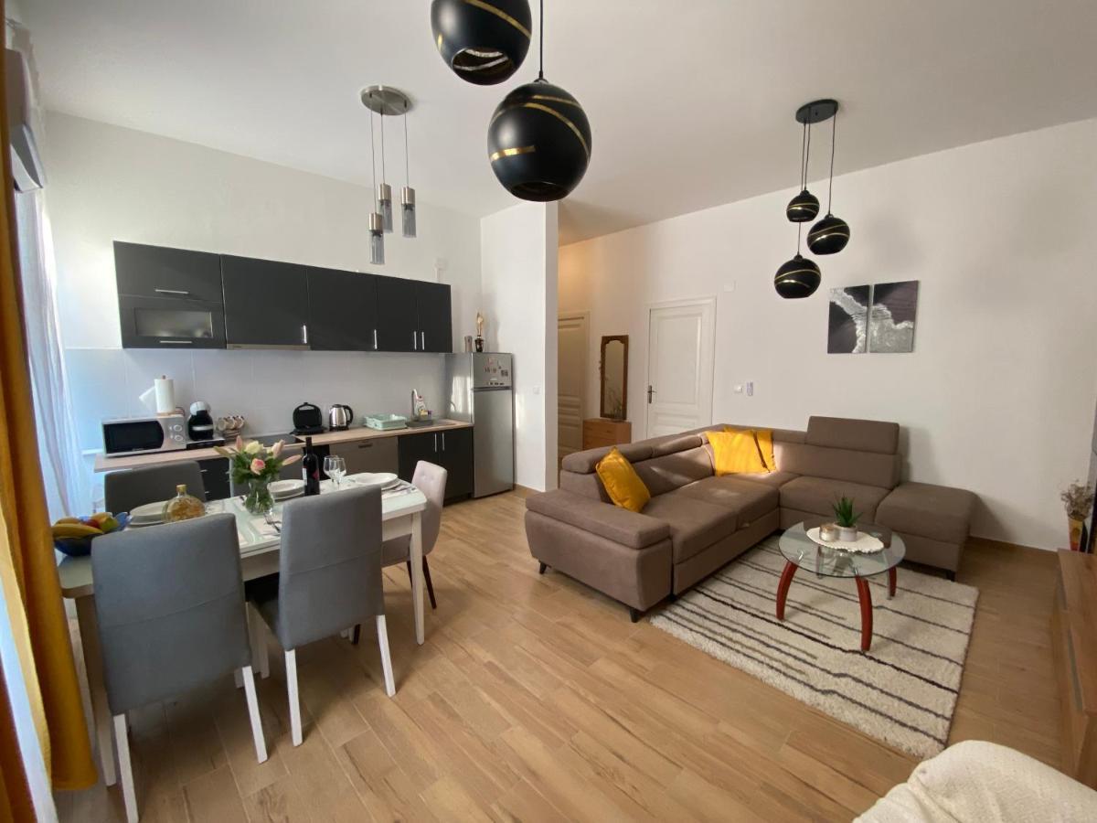 Apartman Andela Pula Centar ภายนอก รูปภาพ